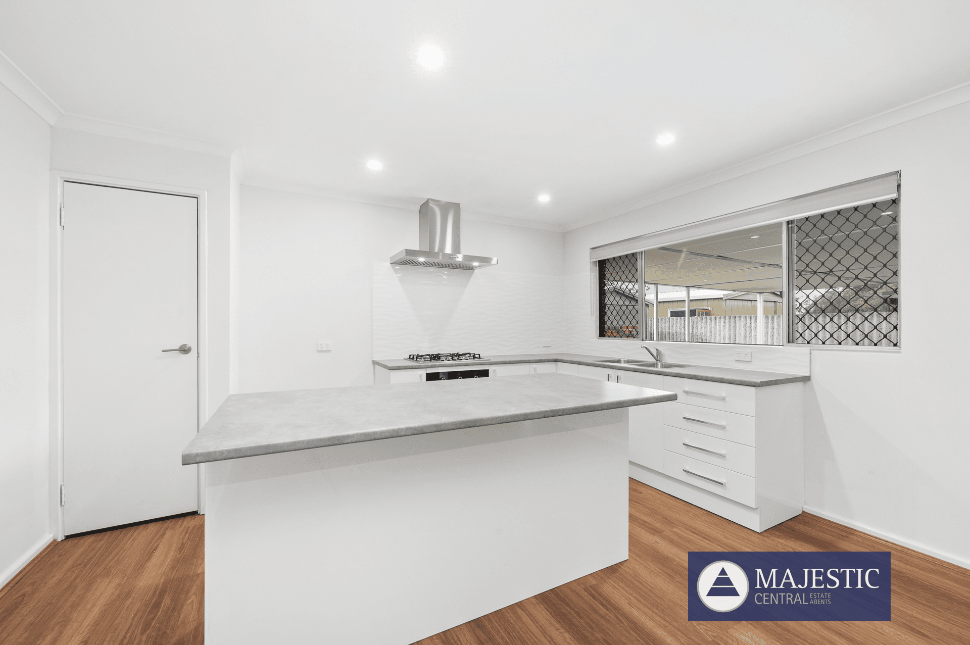 28 Tullamore Ave, Thornlie, WA 6108