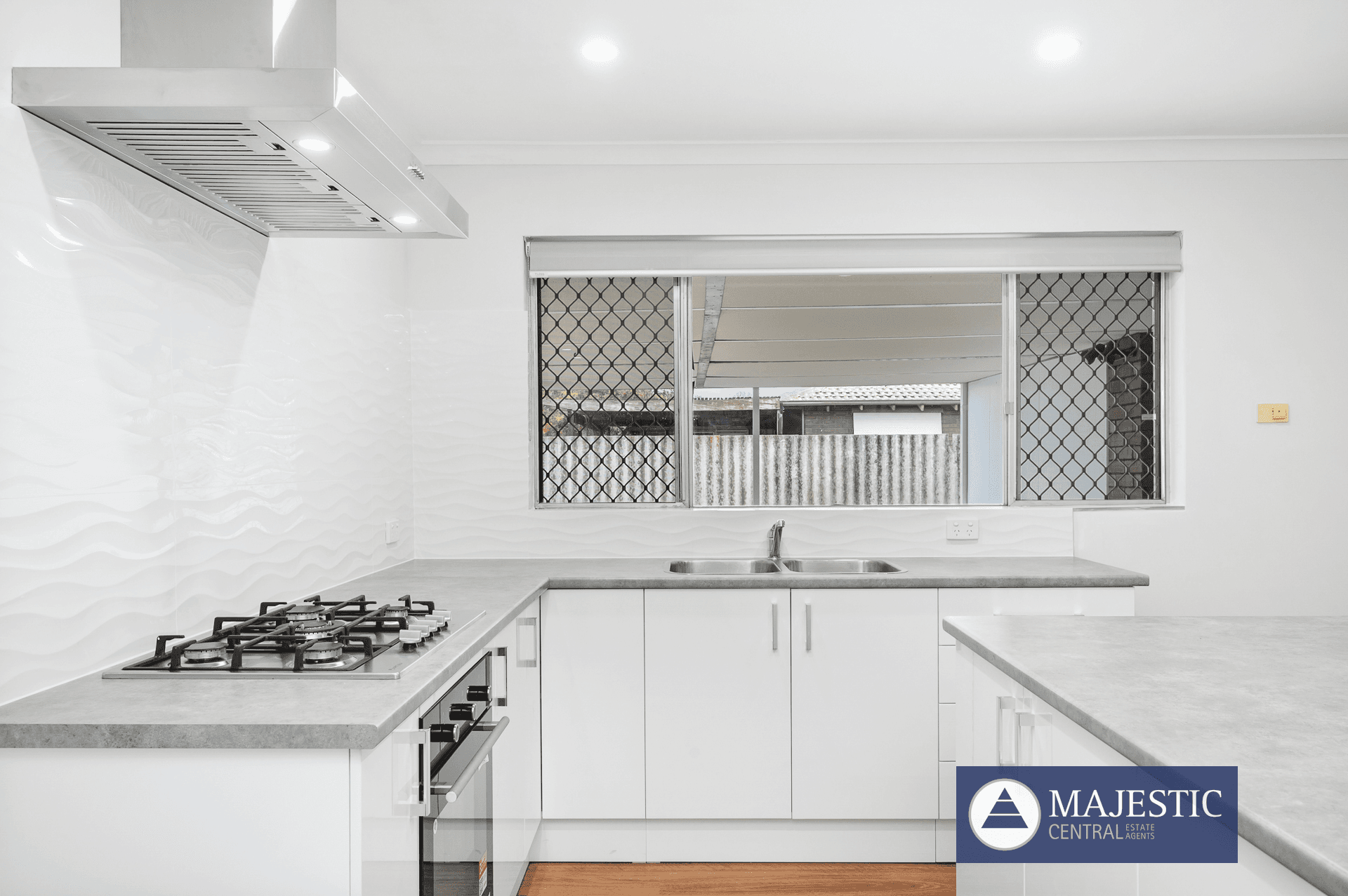 28 Tullamore Ave, Thornlie, WA 6108