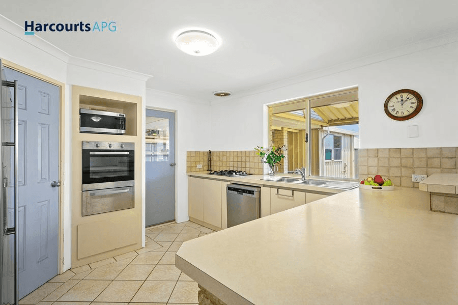 13 Lefroy Place, USHER, WA 6230