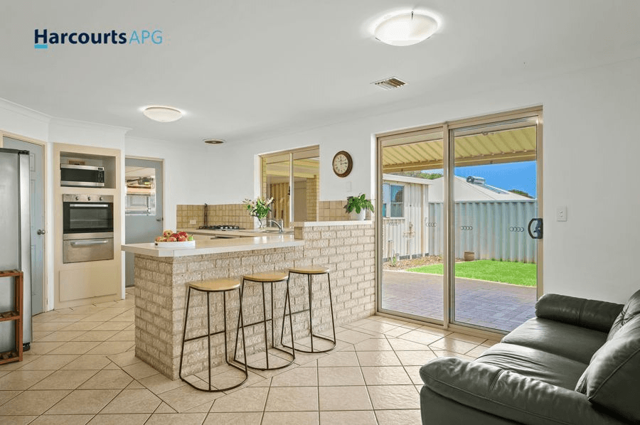 13 Lefroy Place, USHER, WA 6230