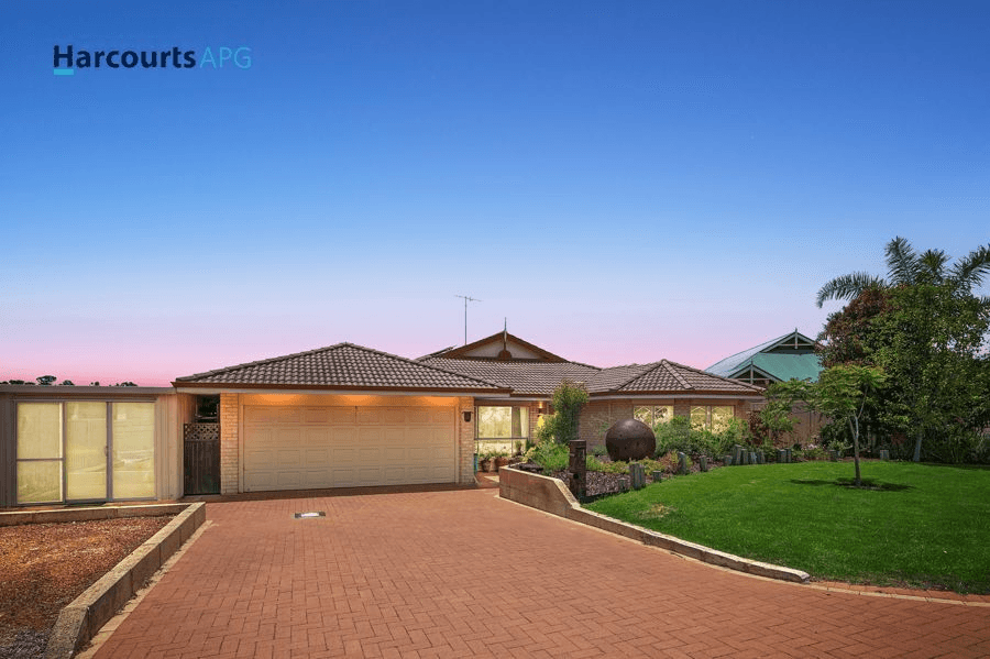 13 Lefroy Place, USHER, WA 6230