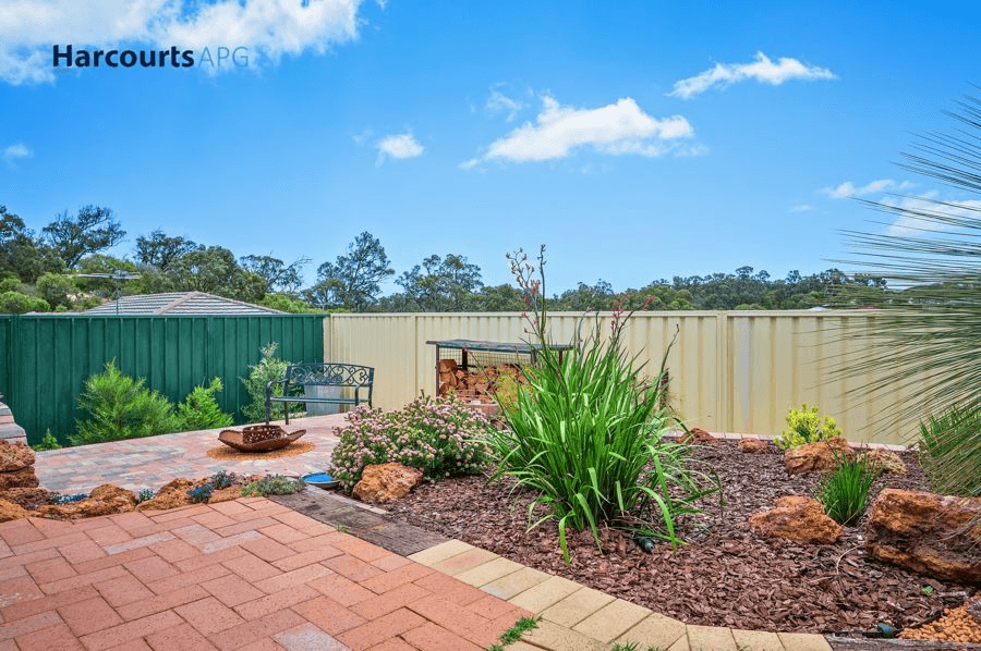 13 Lefroy Place, USHER, WA 6230