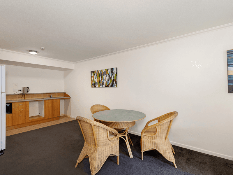 21/140 Ferny Avenue, SURFERS PARADISE, QLD 4217