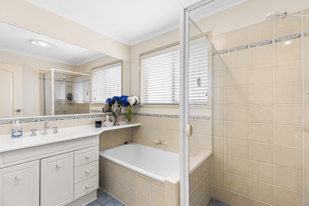 1 Hazelmere Court, HODGSON VALE, QLD 4352