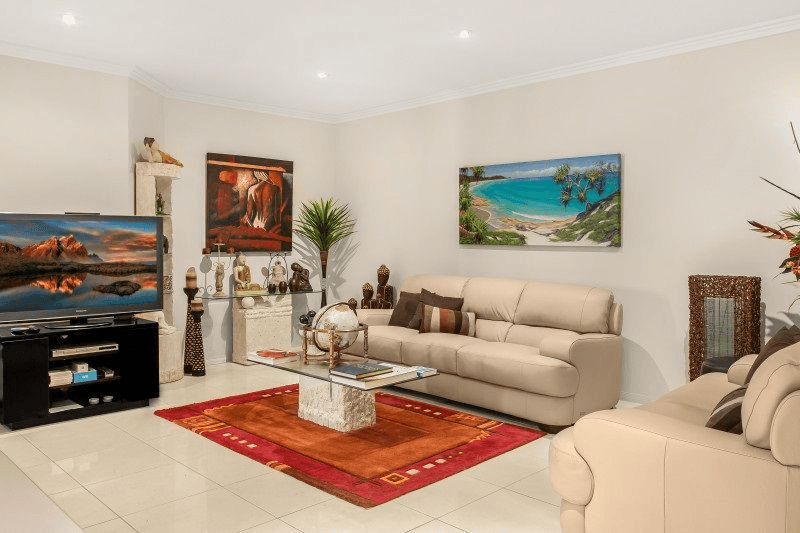 54 Poinciana Blvd, BROADBEACH WATERS, QLD 4218