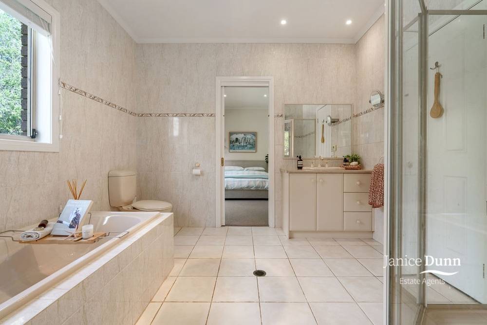 8 Rock Lodge Court, Frankston South, VIC 3199