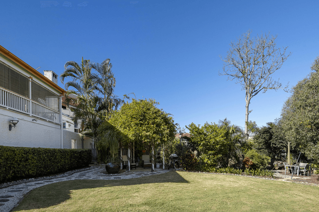 27 Hampstead Road, HIGHGATE HILL, QLD 4101