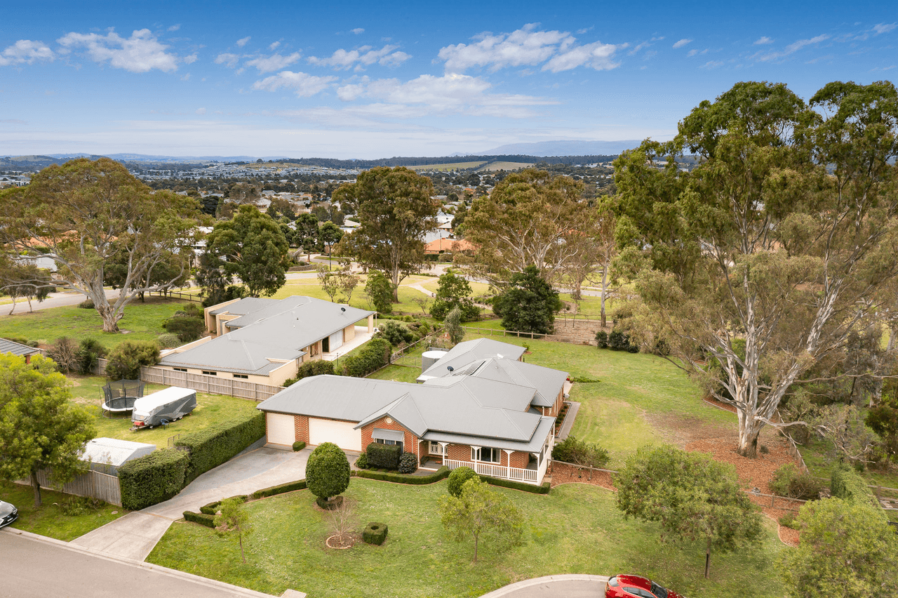 8 Holstein Place, DOREEN, VIC 3754