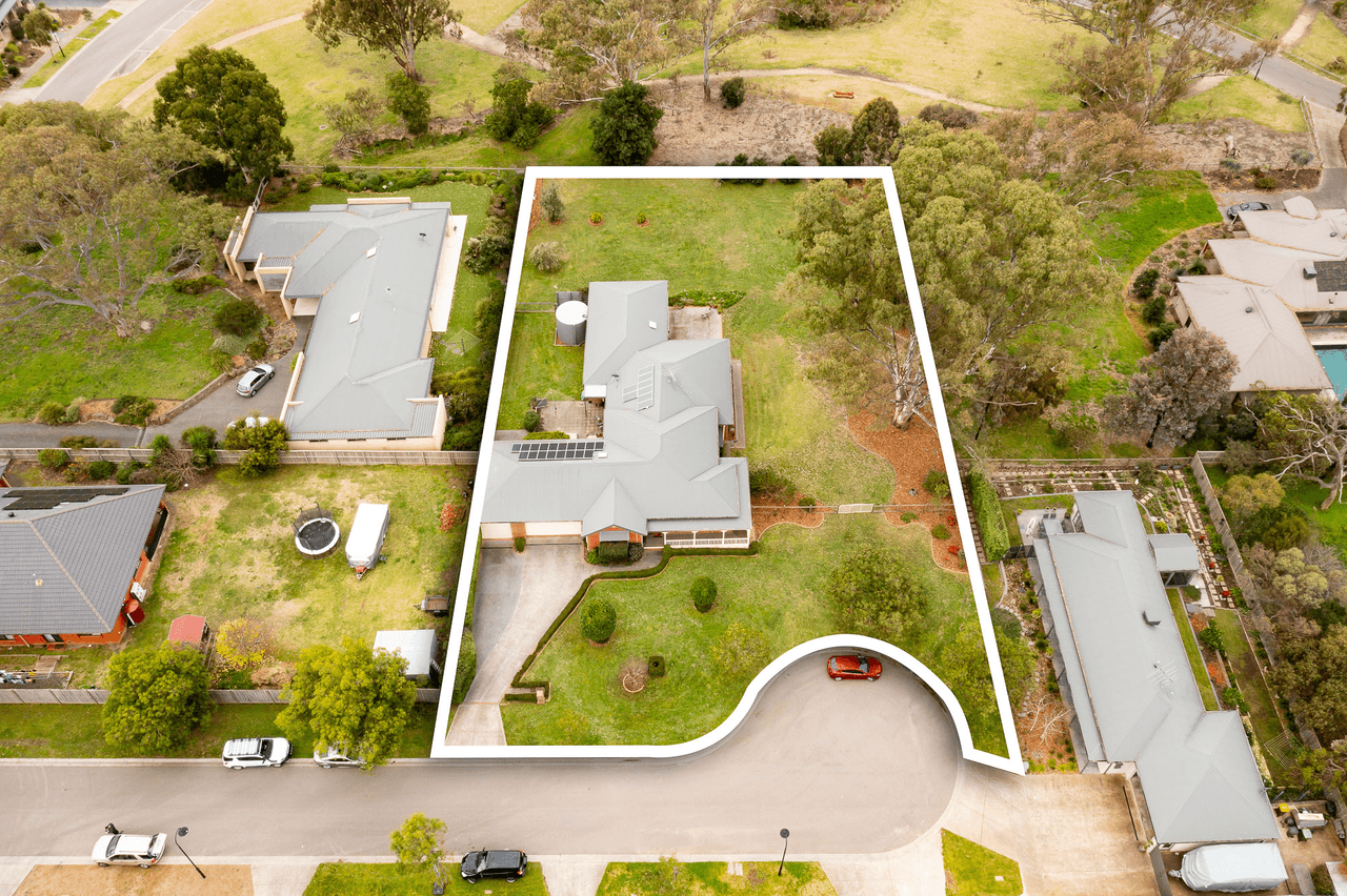 8 Holstein Place, DOREEN, VIC 3754