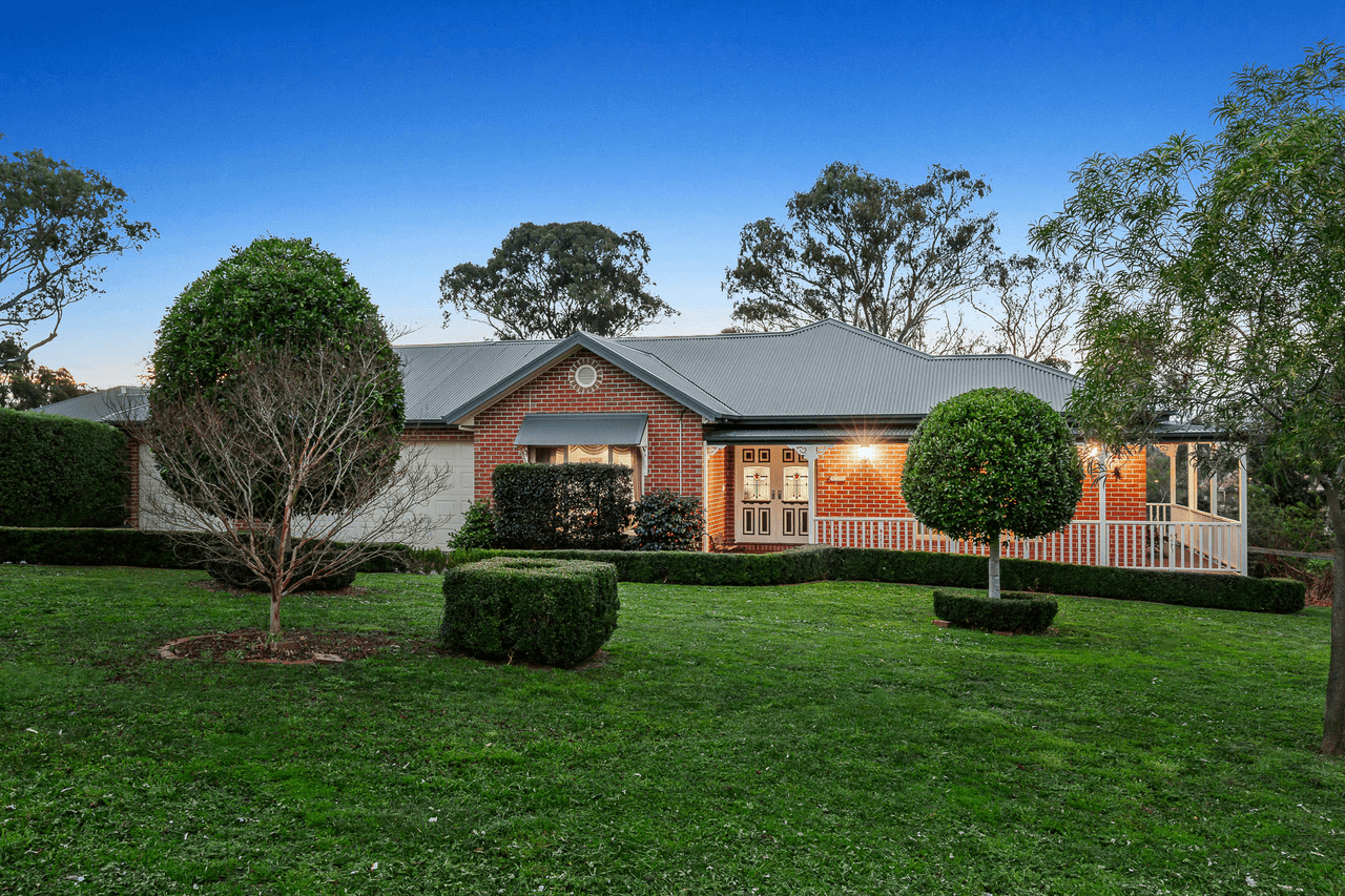 8 Holstein Place, DOREEN, VIC 3754