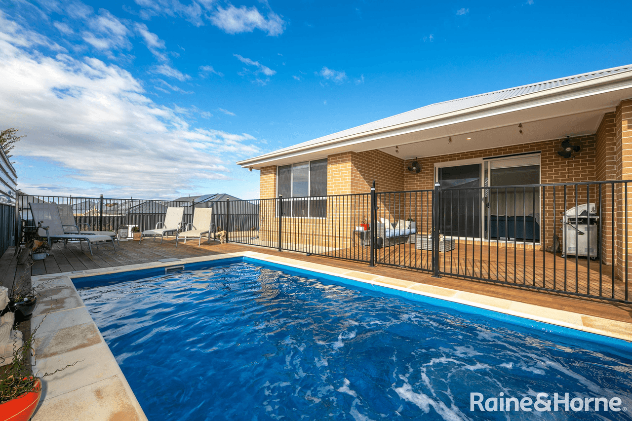 4 Banker Court, GISBORNE, VIC 3437