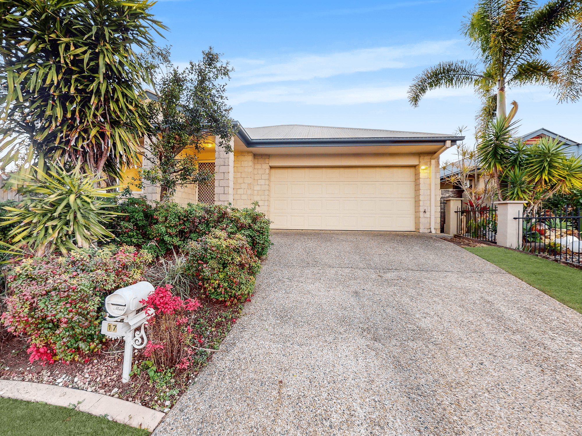 17 Burnside Place, FOREST LAKE, QLD 4078