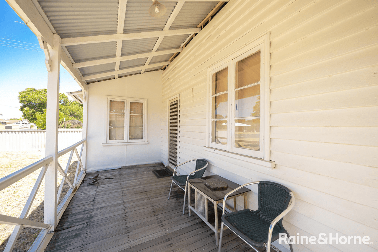 19 West Road, CAPEL, WA 6271