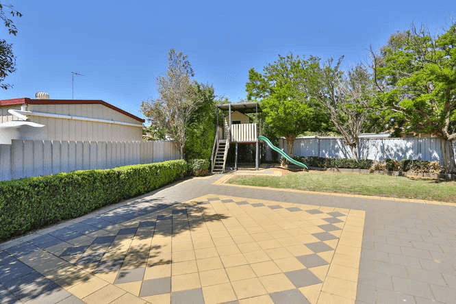 6 Tower Court, BURONGA, NSW 2739