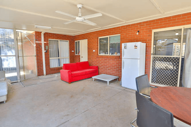 6 Tower Court, BURONGA, NSW 2739