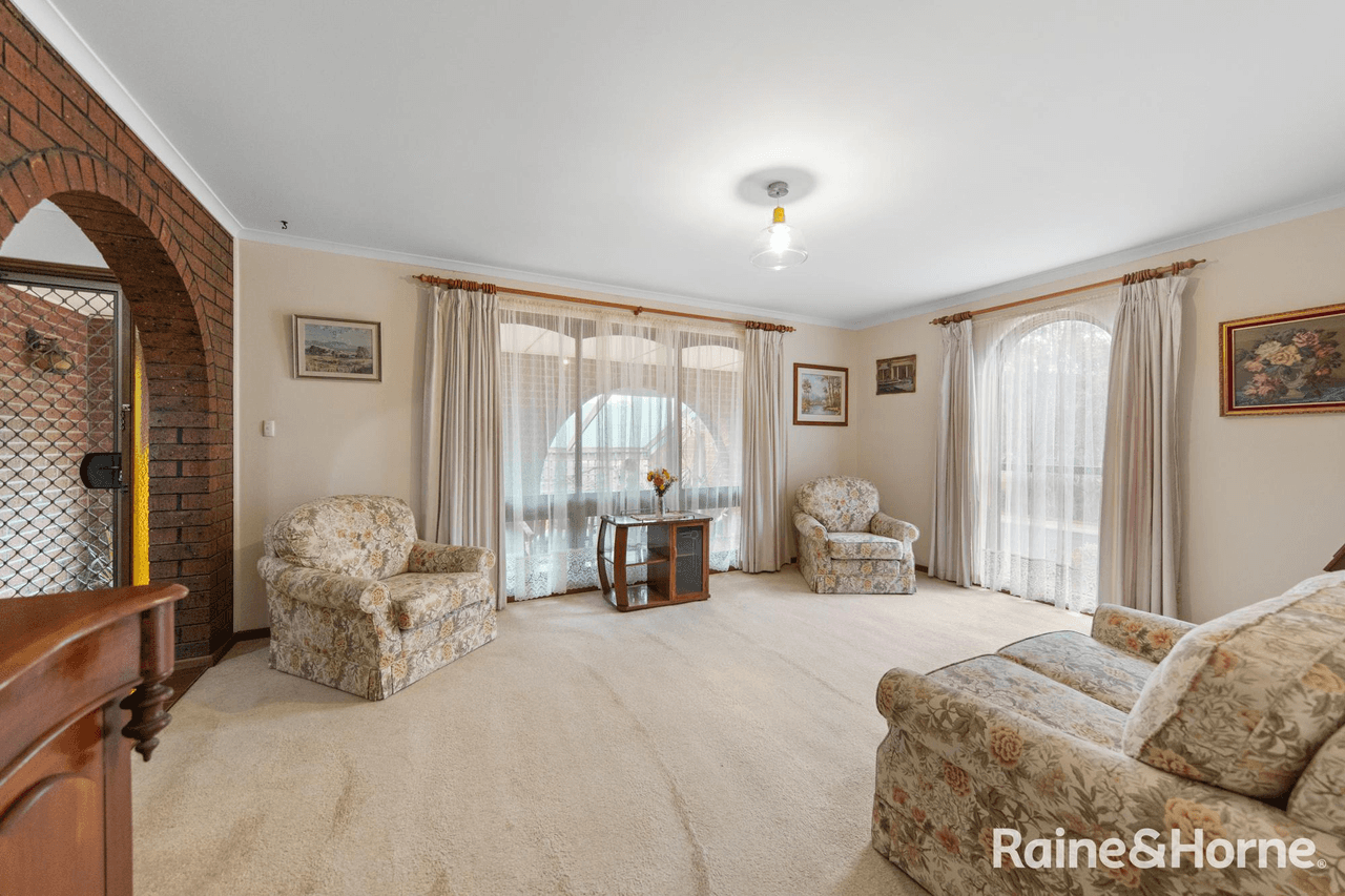 42 Leonard Road, MORPHETT VALE, SA 5162