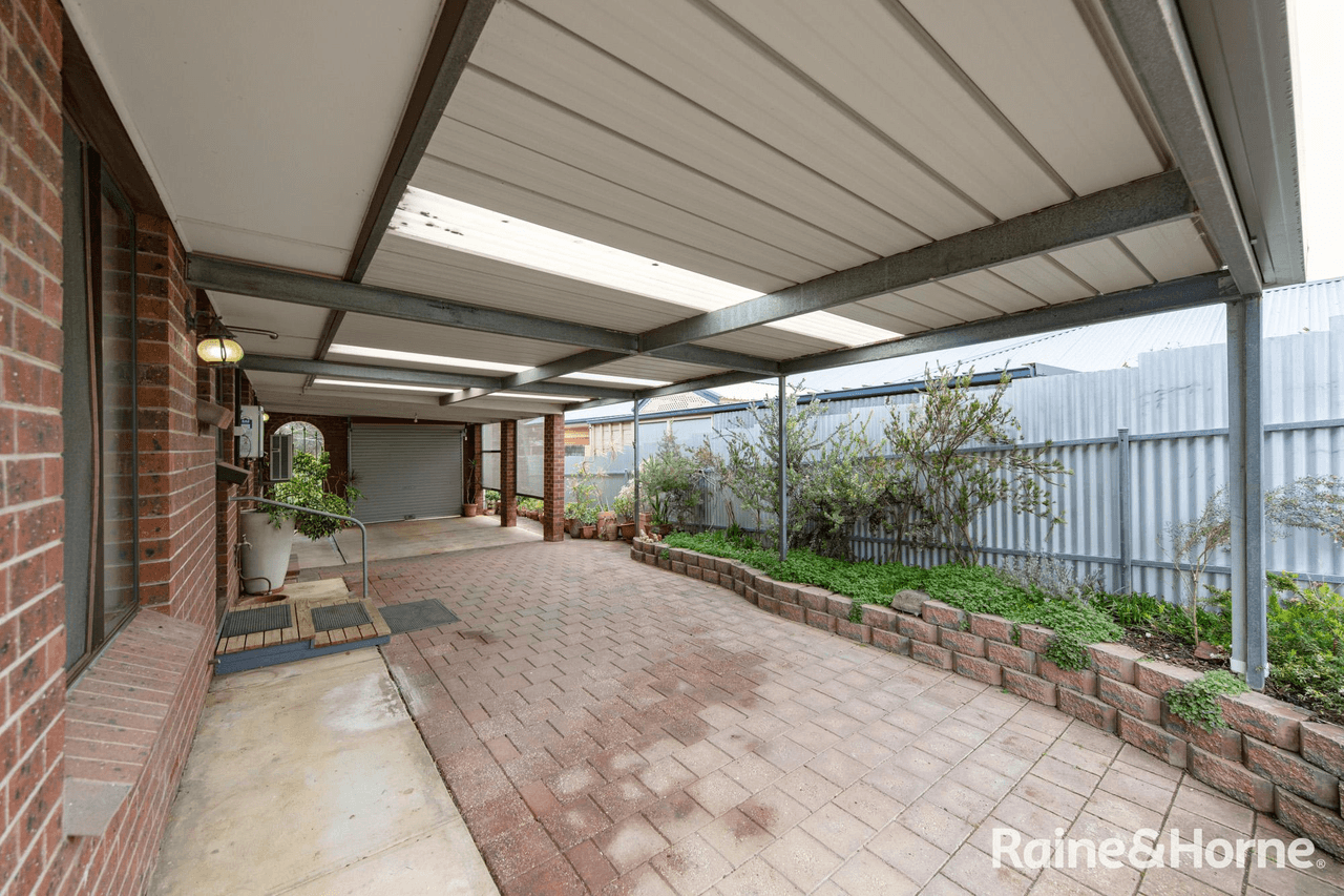 42 Leonard Road, MORPHETT VALE, SA 5162