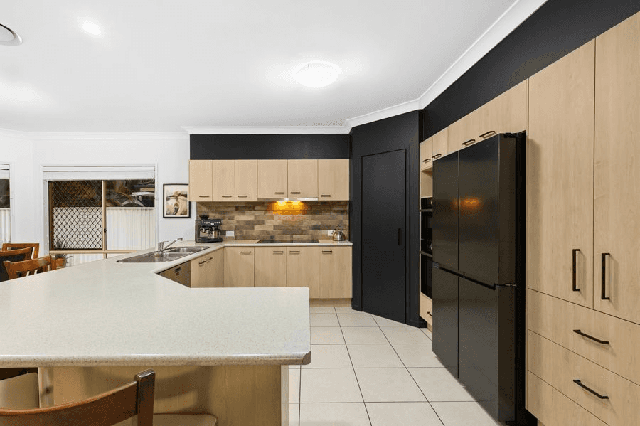 23 Banbrook Court, MOLENDINAR, QLD 4214