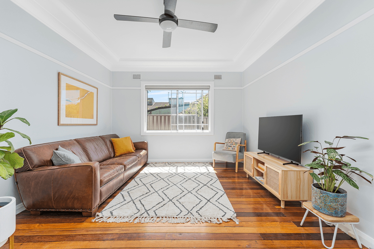 24 Stuart Street, HELENSBURGH, NSW 2508