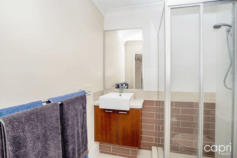 1/5 Ashton Street, LABRADOR, QLD 4215