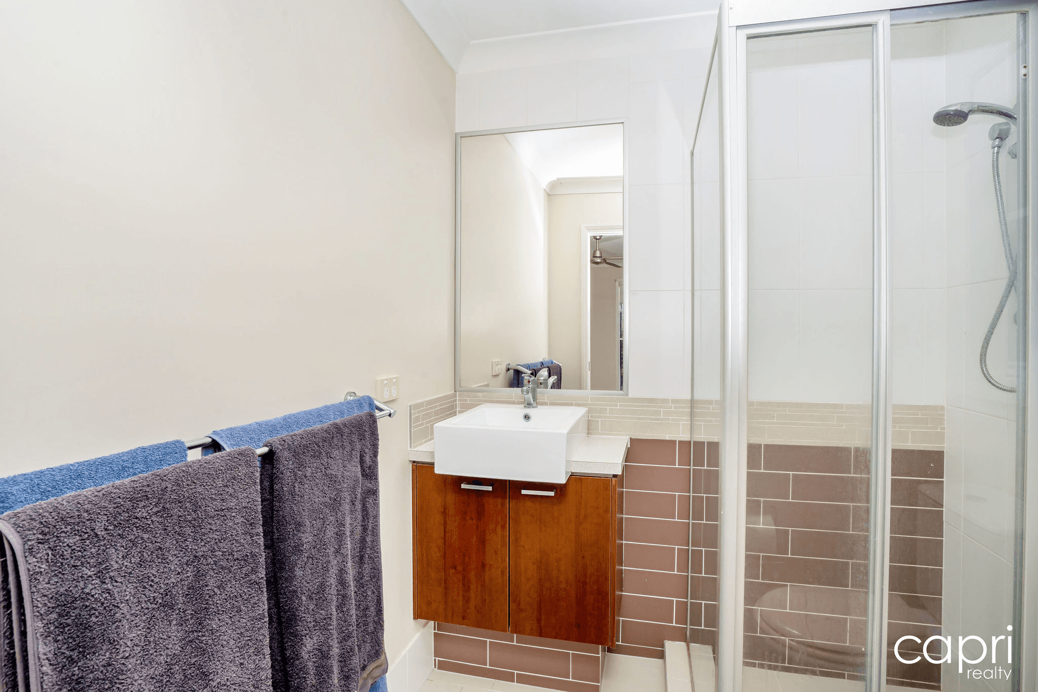 1/5 Ashton Street, LABRADOR, QLD 4215