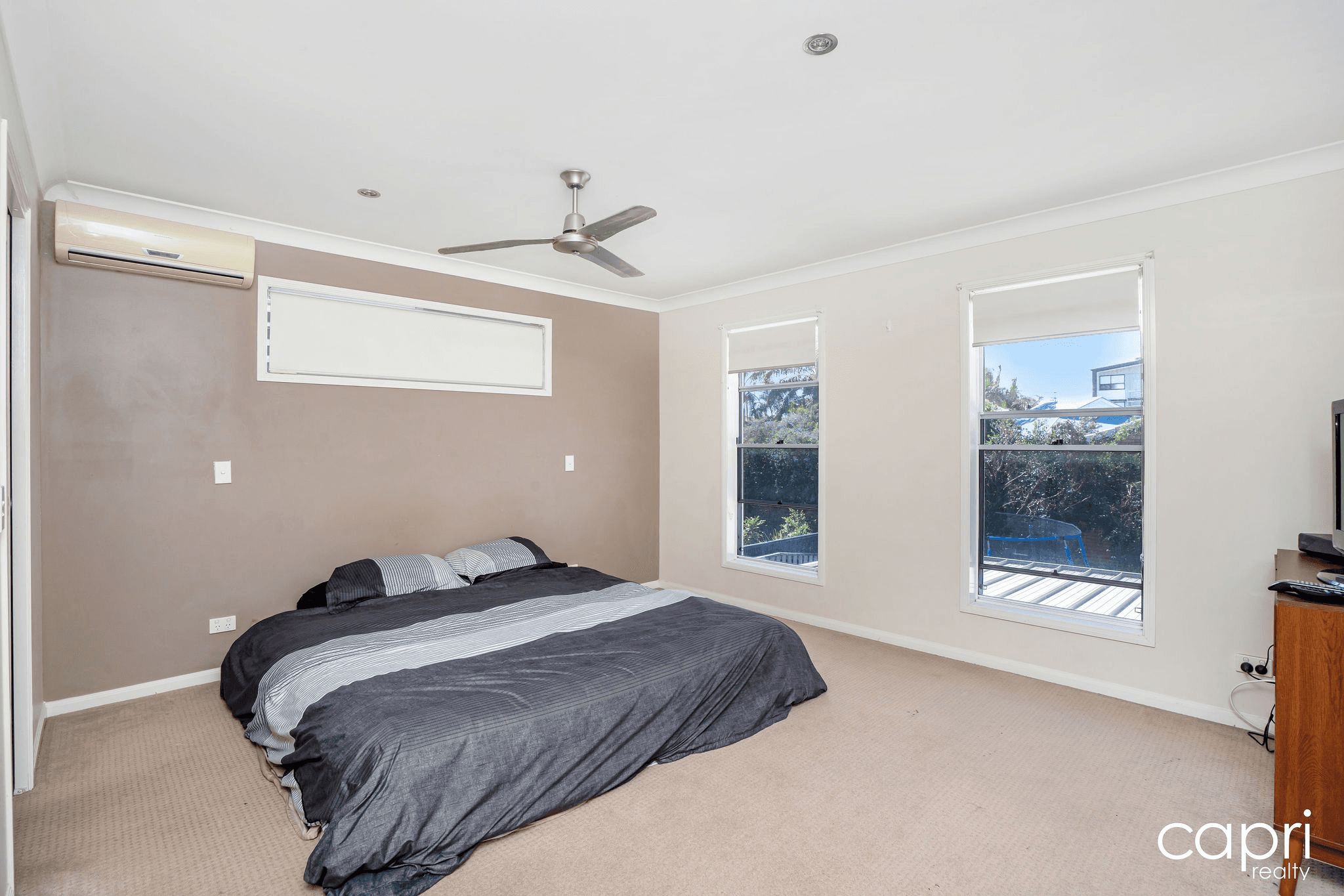 1/5 Ashton Street, LABRADOR, QLD 4215