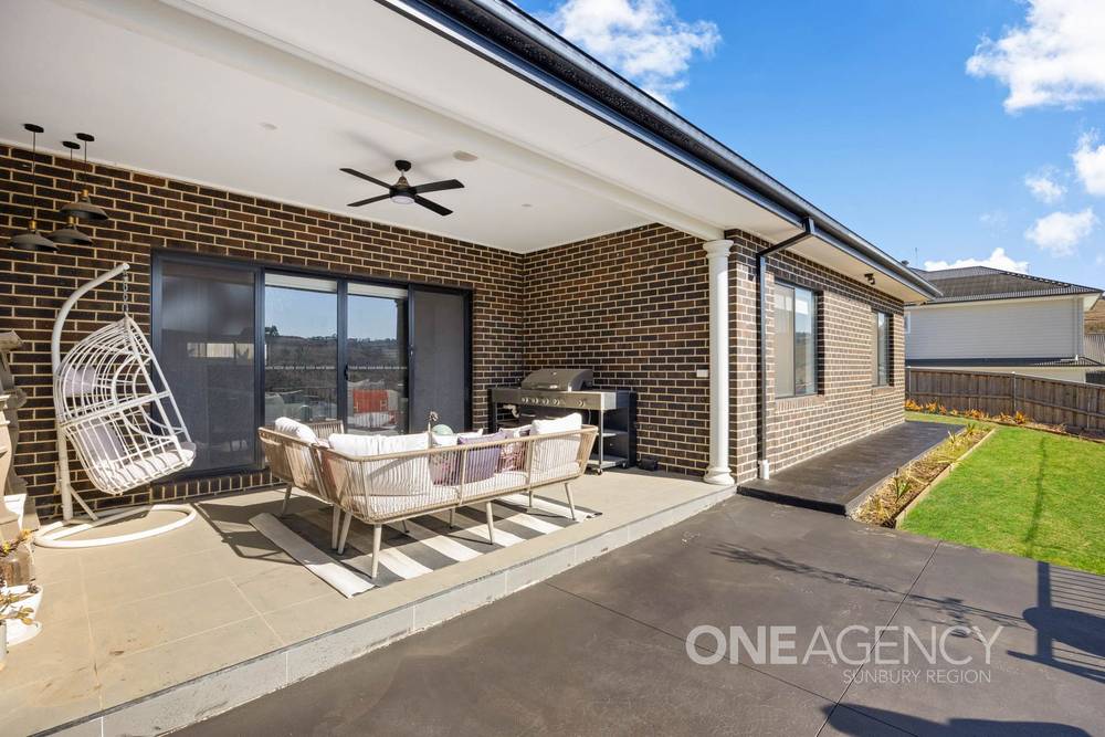 64 Retreat Crescent, Sunbury, VIC 3429