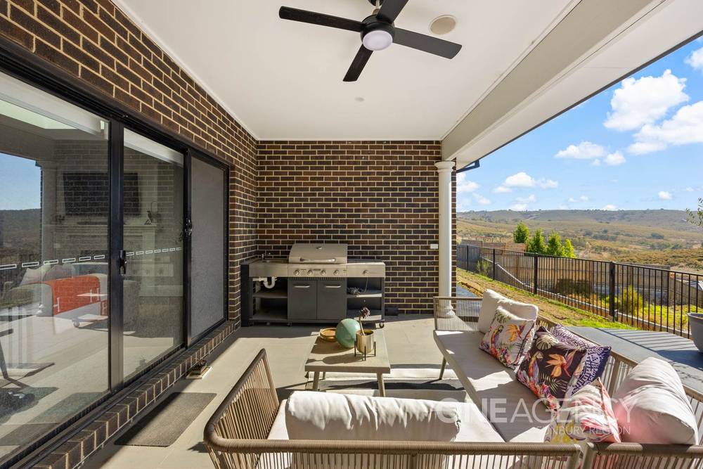 64 Retreat Crescent, Sunbury, VIC 3429