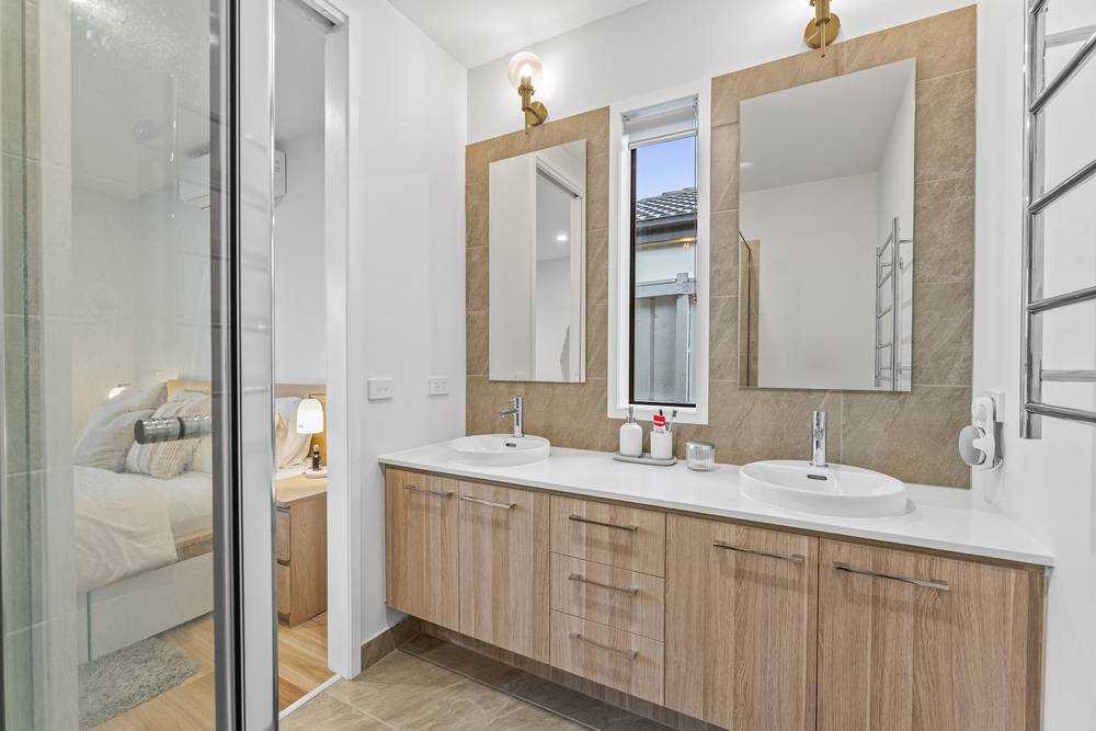 16 Milne Street, Sunbury, VIC 3429