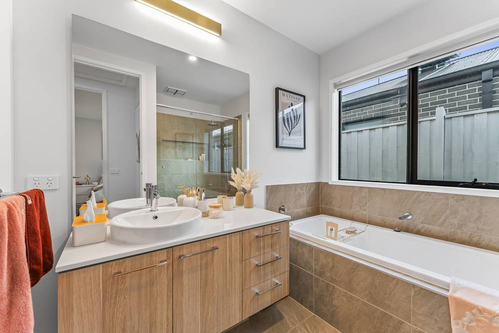 16 Milne Street, Sunbury, VIC 3429