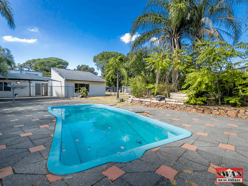 8 Woodbridge Cl, Swan View, WA 6056