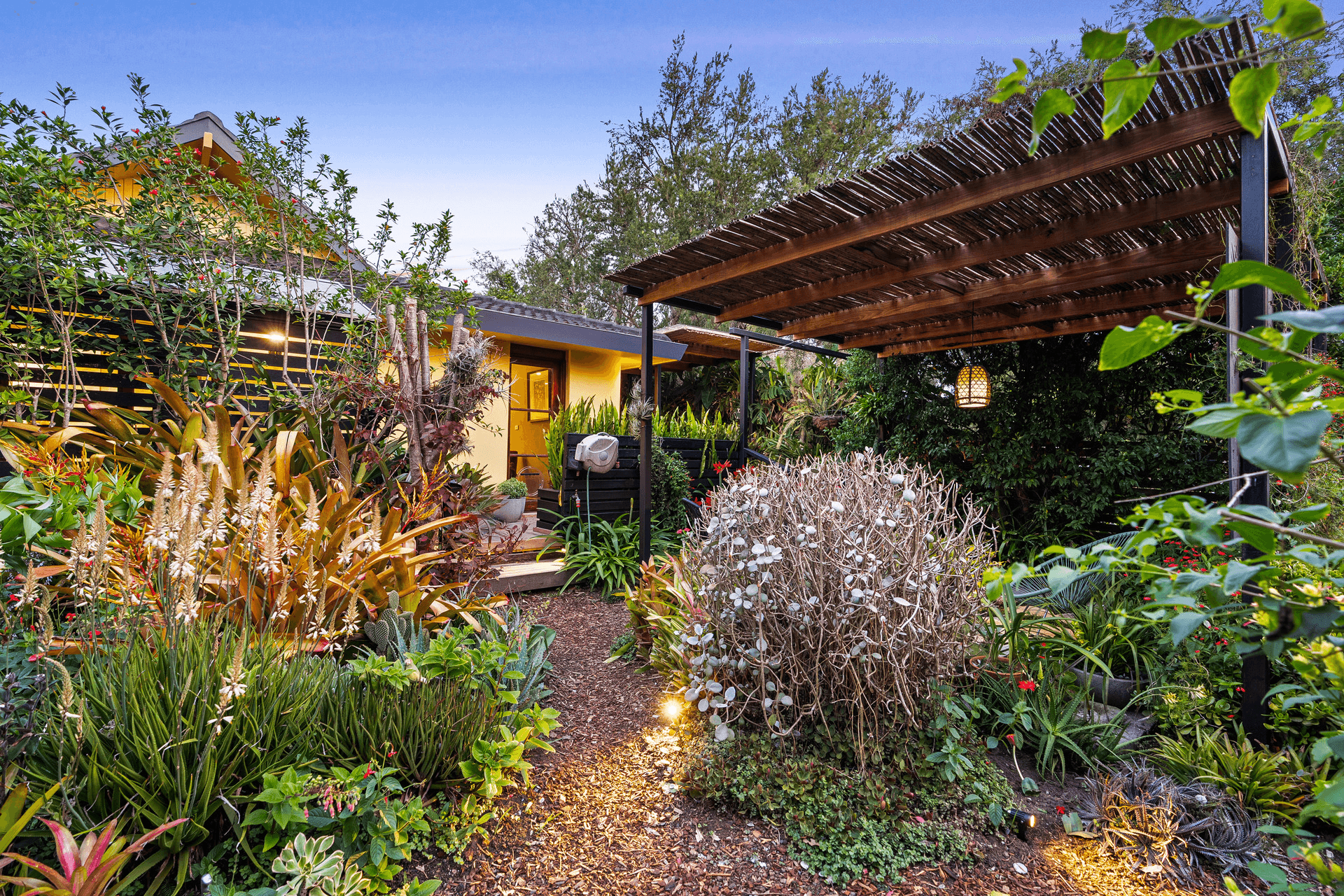 21 Lavinia Street, Forresters Beach, NSW 2260