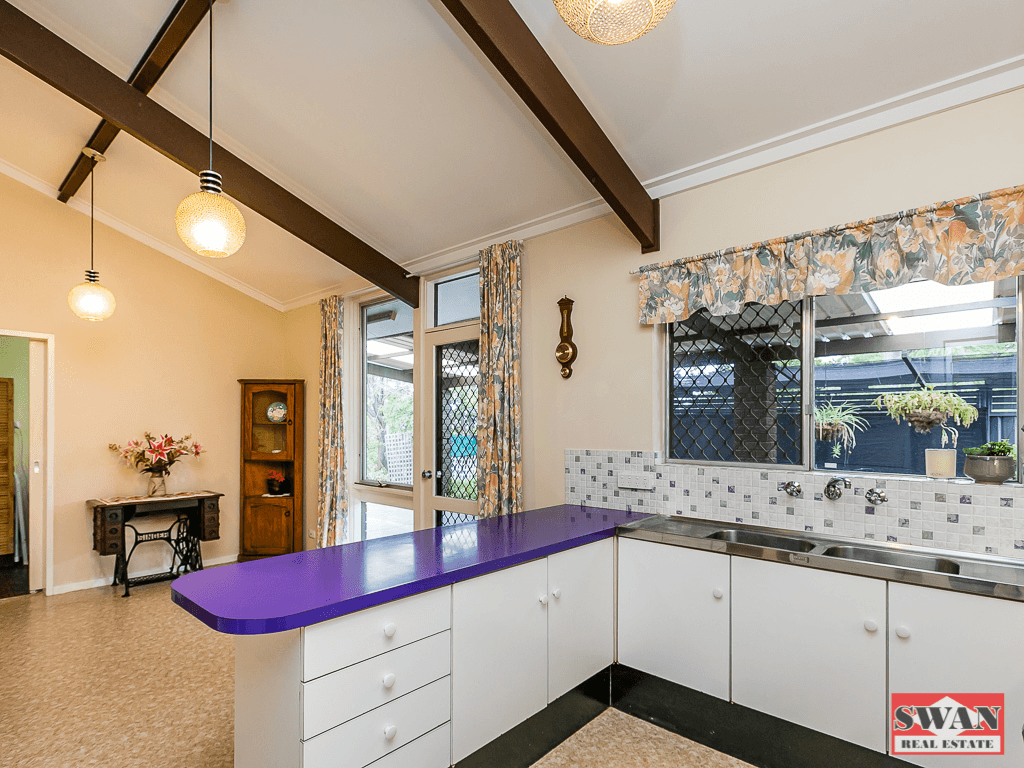 4 Tunnel Rd, Swan View, WA 6056