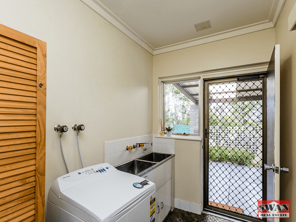 4 Tunnel Rd, Swan View, WA 6056