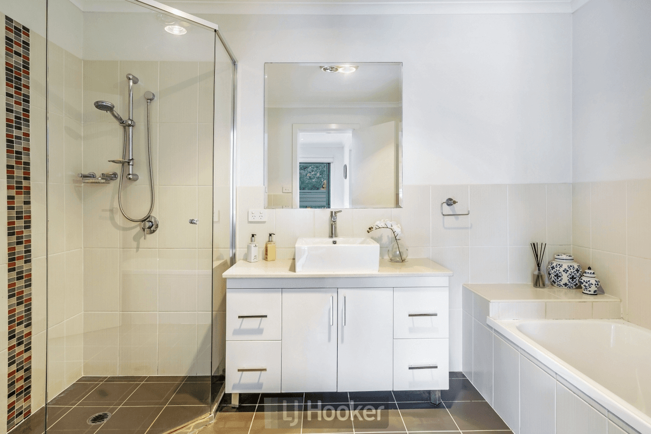 8/37 Laycock Street, CAREY BAY, NSW 2283