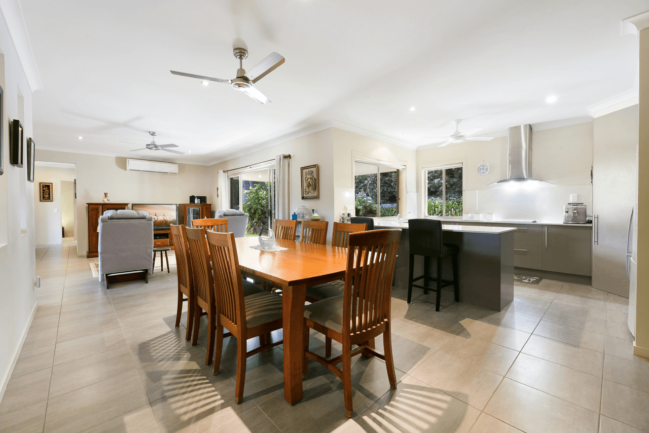 5 Dore Court, BONOGIN, QLD 4213