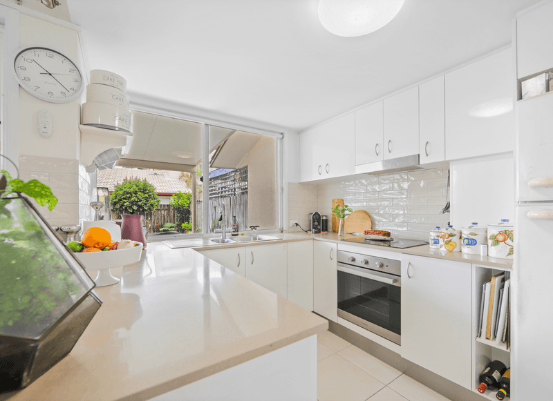 24/20 Saint Kevins Avenue, BENOWA, QLD 4217