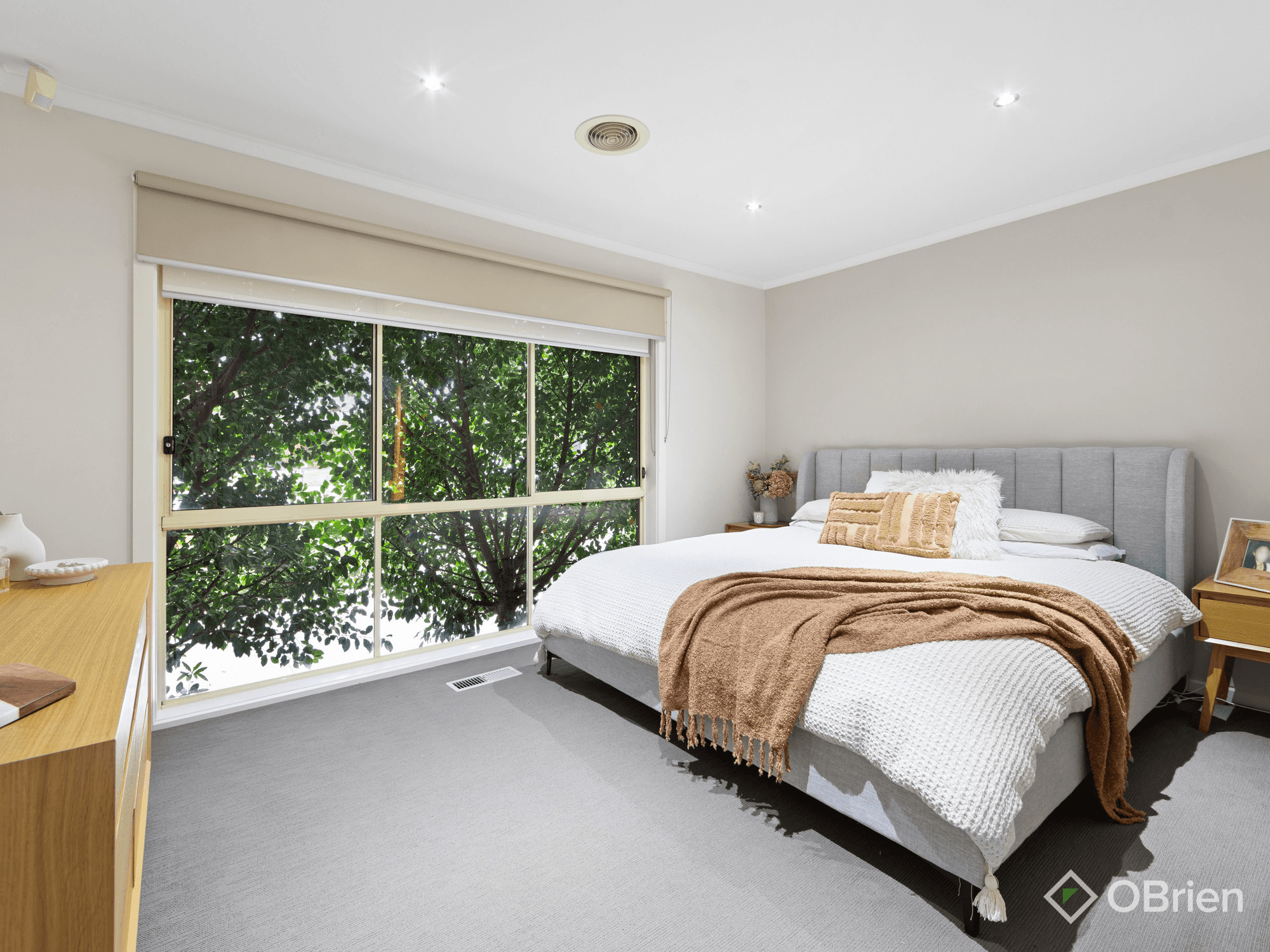 33 Angourie Crescent, Taylors Lakes, VIC 3038