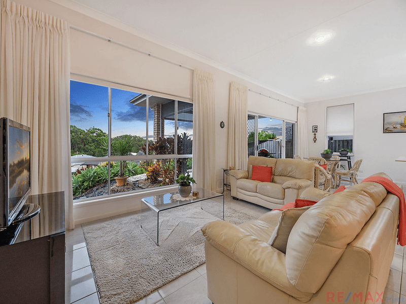 8 Parkhill Court, LITTLE MOUNTAIN, QLD 4551