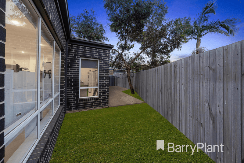 1/2 Retreat Place, Werribee, VIC 3030