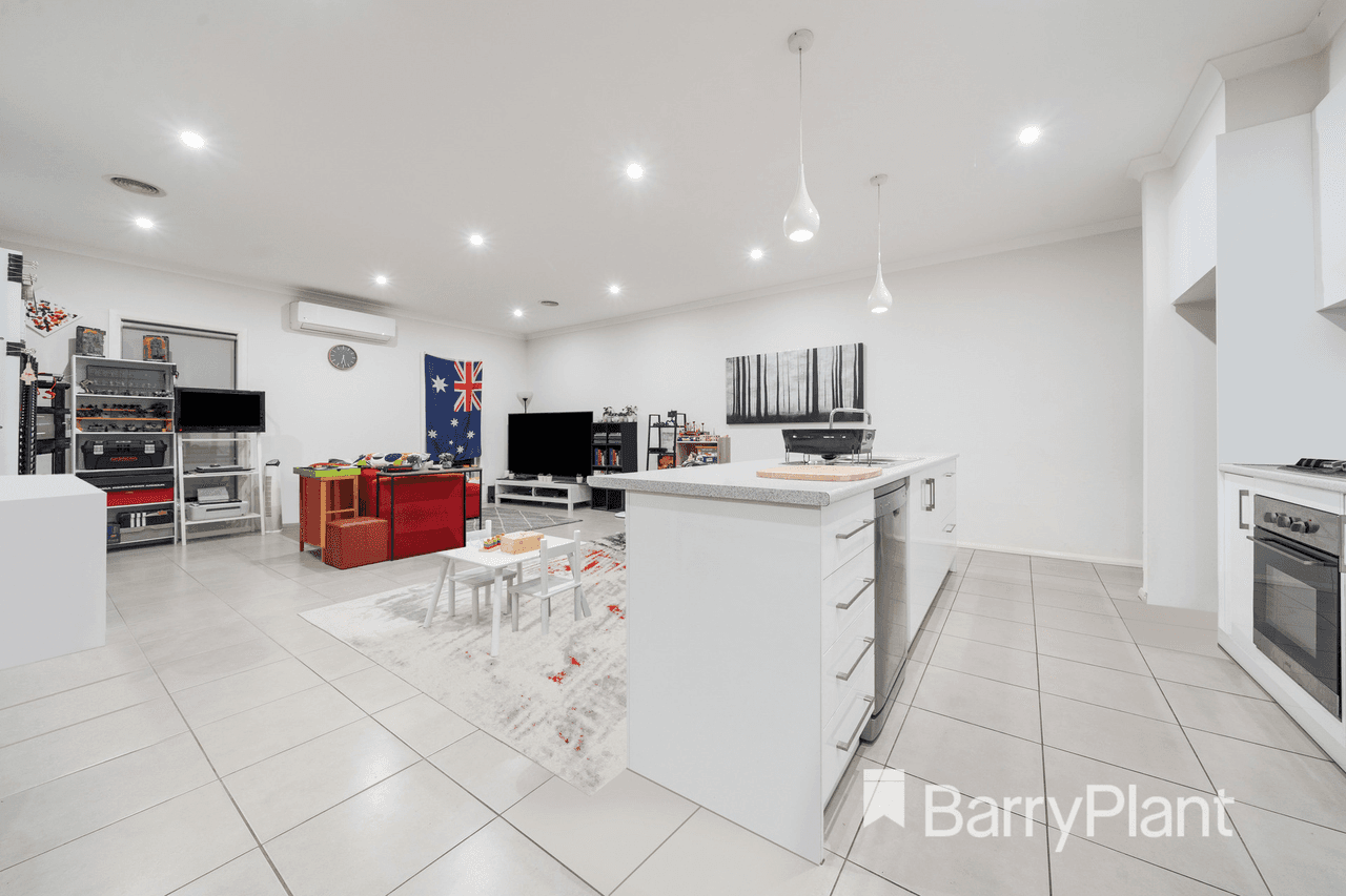 1/2 Retreat Place, Werribee, VIC 3030