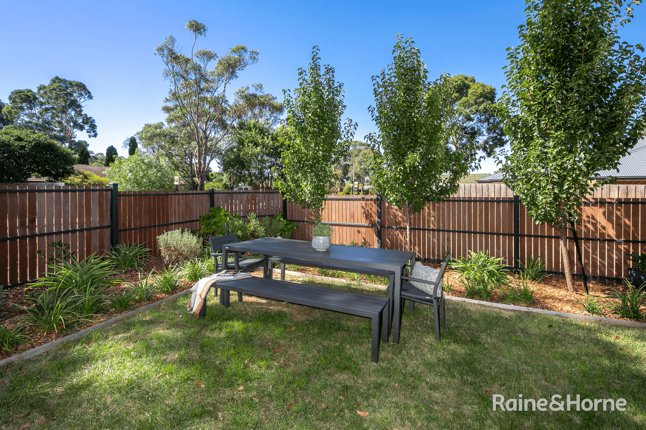 27 Menzies Drive, SUNBURY, VIC 3429