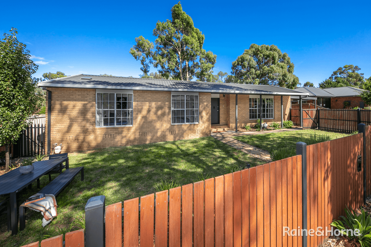 27 Menzies Drive, SUNBURY, VIC 3429