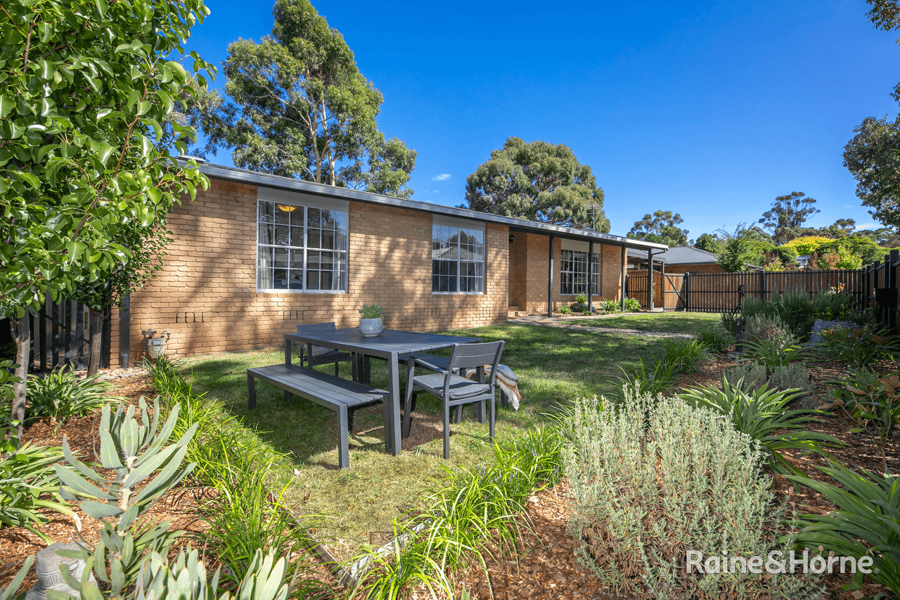 27 Menzies Drive, SUNBURY, VIC 3429