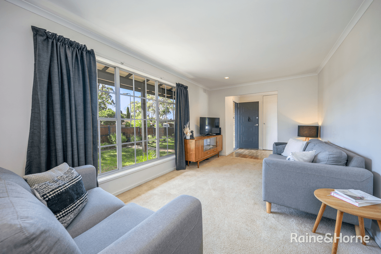 27 Menzies Drive, SUNBURY, VIC 3429