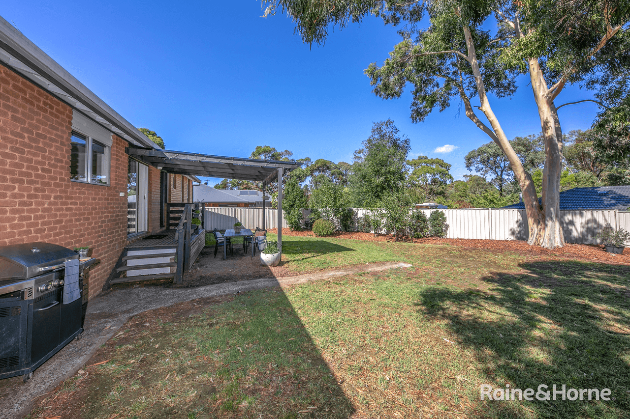 27 Menzies Drive, SUNBURY, VIC 3429