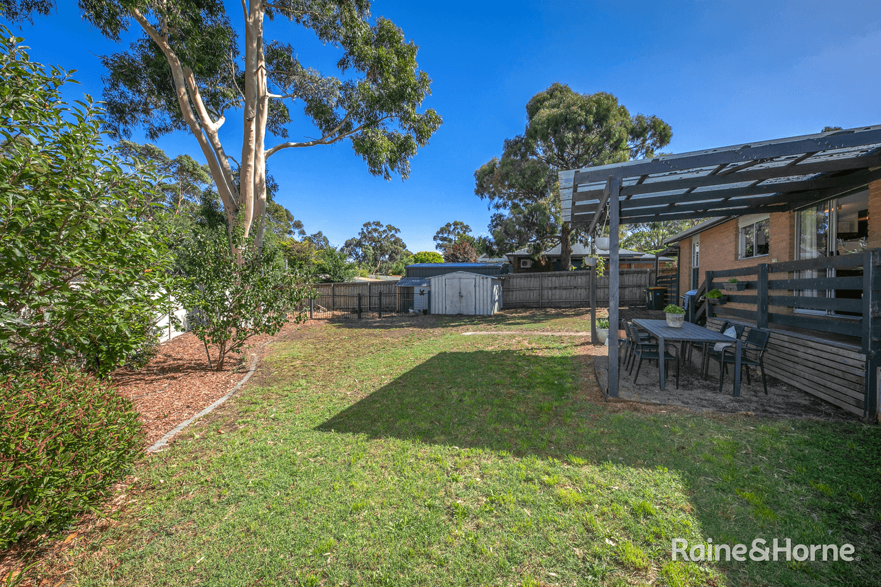 27 Menzies Drive, SUNBURY, VIC 3429