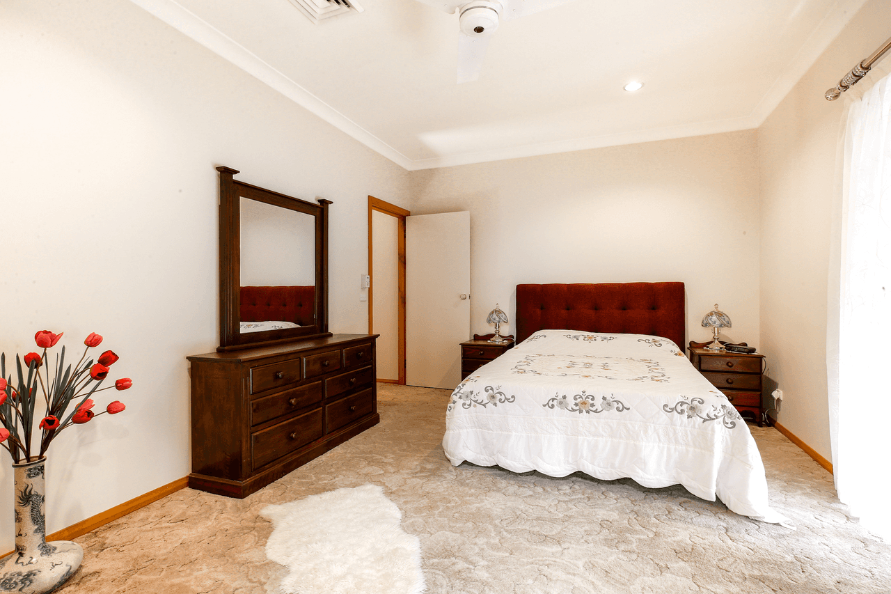 32 Peninsula Drive, BATEMANS BAY, NSW 2536