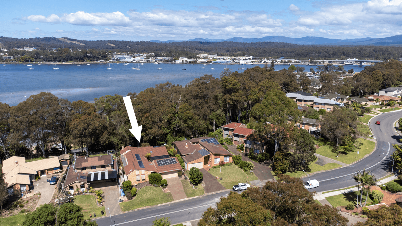 32 Peninsula Drive, BATEMANS BAY, NSW 2536