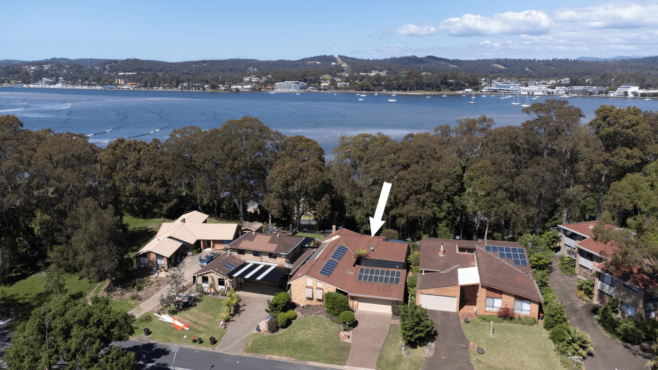 32 Peninsula Drive, BATEMANS BAY, NSW 2536